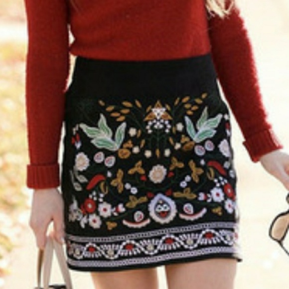 Dresses & Skirts - New Floral Embroidered Skirt